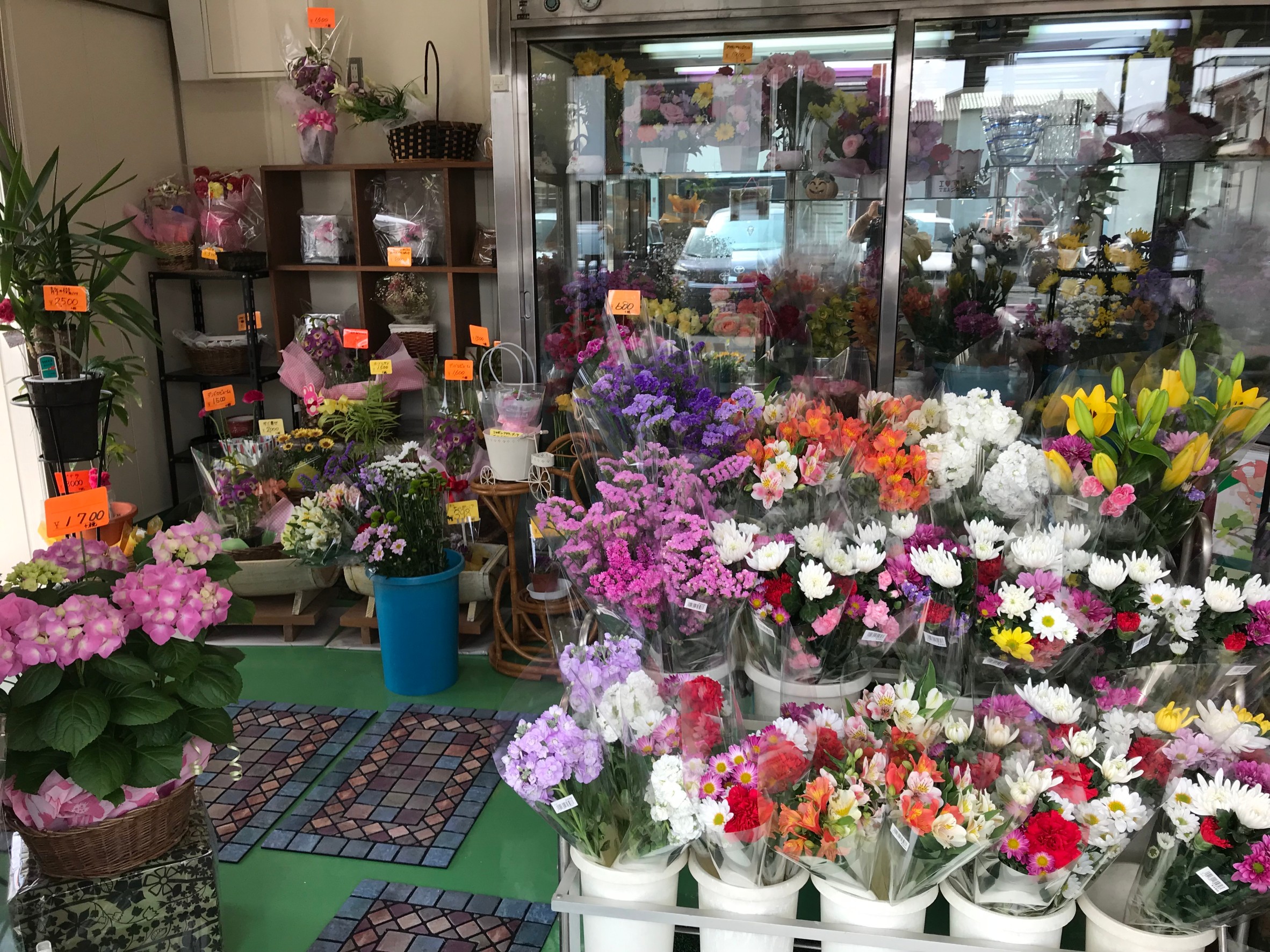 有限会社丸五 HANAYA東町店の写真